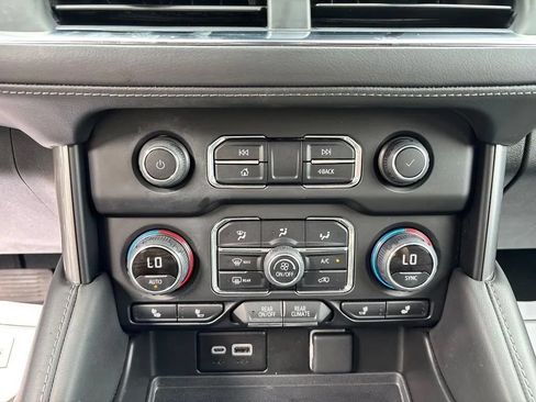 Used 2024 Chevrolet Tahoe Z71 w/ Luxury Package AWD/4WD image 17