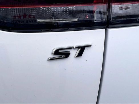 Used 2023 Buick Envision Preferred w/ Sport Touring Package image 8