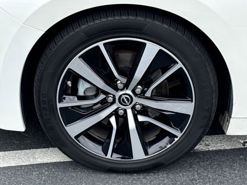 Used 2023 Nissan Maxima SV w/ Floor Mat Group FWD image 5