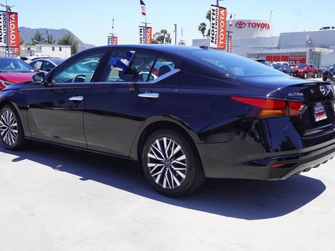 Used 2023 Nissan Altima 2.5 SV FWD image 8
