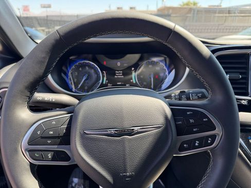 Used 2025 Chrysler Pacifica Select image 28