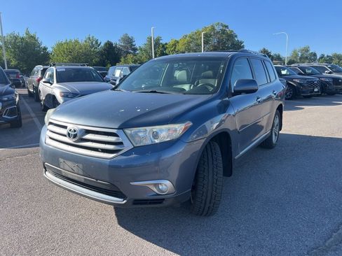 Used 2013 Toyota Highlander Limited w/ Convenience Pkg AWD/4WD image 16