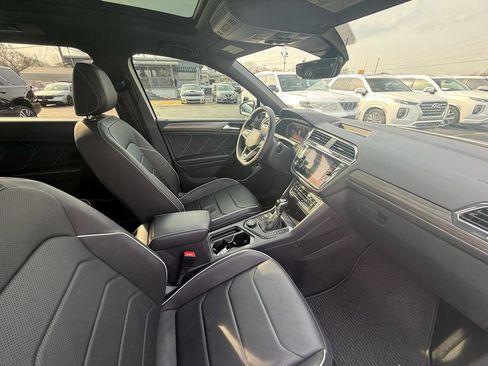 Used 2022 Volkswagen Tiguan SEL R-Line image 25