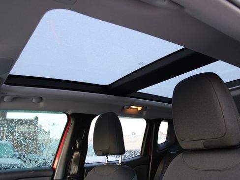 Used 2022 Jeep Renegade Latitude w/ Sun/Sound Group image 4