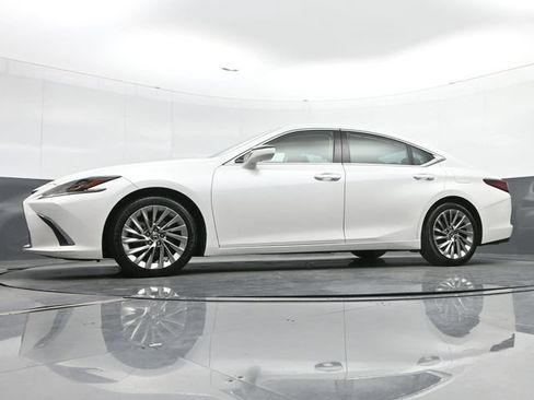 Used 2019 Lexus ES 350 Ultra Luxury w/ Accessory Package 2 FWD image 36