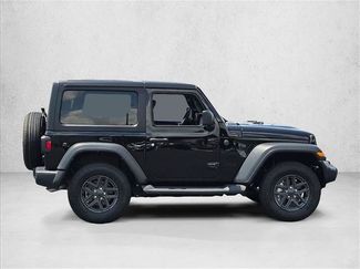 Used 2025 Jeep Wrangler Sport AWD/4WD video 4