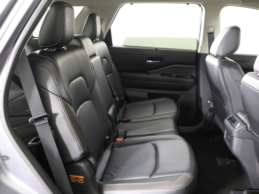 Used 2024 Nissan Pathfinder SL AWD/4WD image 37