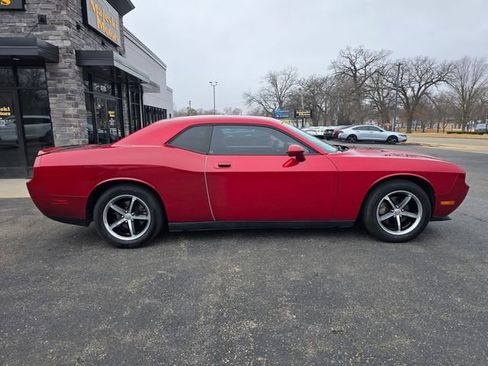Used 2010 Dodge Challenger SE image 8