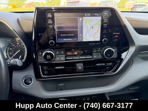Used 2020 Toyota Highlander XLE AWD/4WD image 10