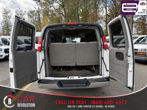 Used 2017 Chevrolet Express 3500 LT w/ LT Preferred Equipment Group RWD image 6