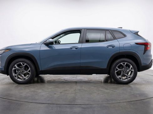Used 2025 Chevrolet Trax LT FWD image 5
