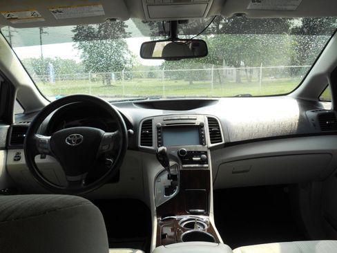 Used 2012 Toyota Venza LE AWD/4WD image 6