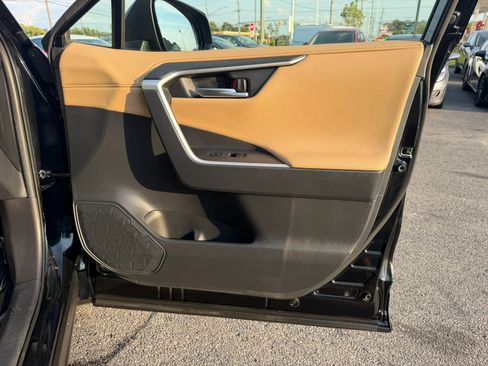 Used 2019 Toyota RAV4 Limited AWD/4WD image 25