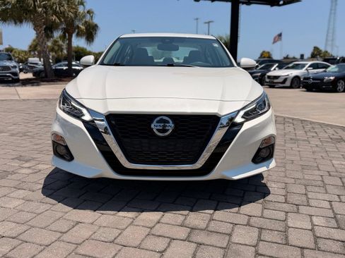 Used 2020 Nissan Altima 2.0 Platinum FWD image 6