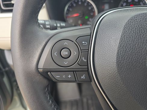 Used 2022 Toyota RAV4 XLE Premium image 16