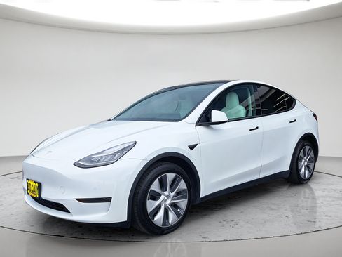 Used 2021 Tesla Model Y Long Range AWD/4WD image 1