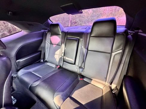 Used 2016 Dodge Challenger R/T Plus RWD image 10