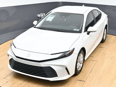 Used 2025 Toyota Camry LE FWD image 43