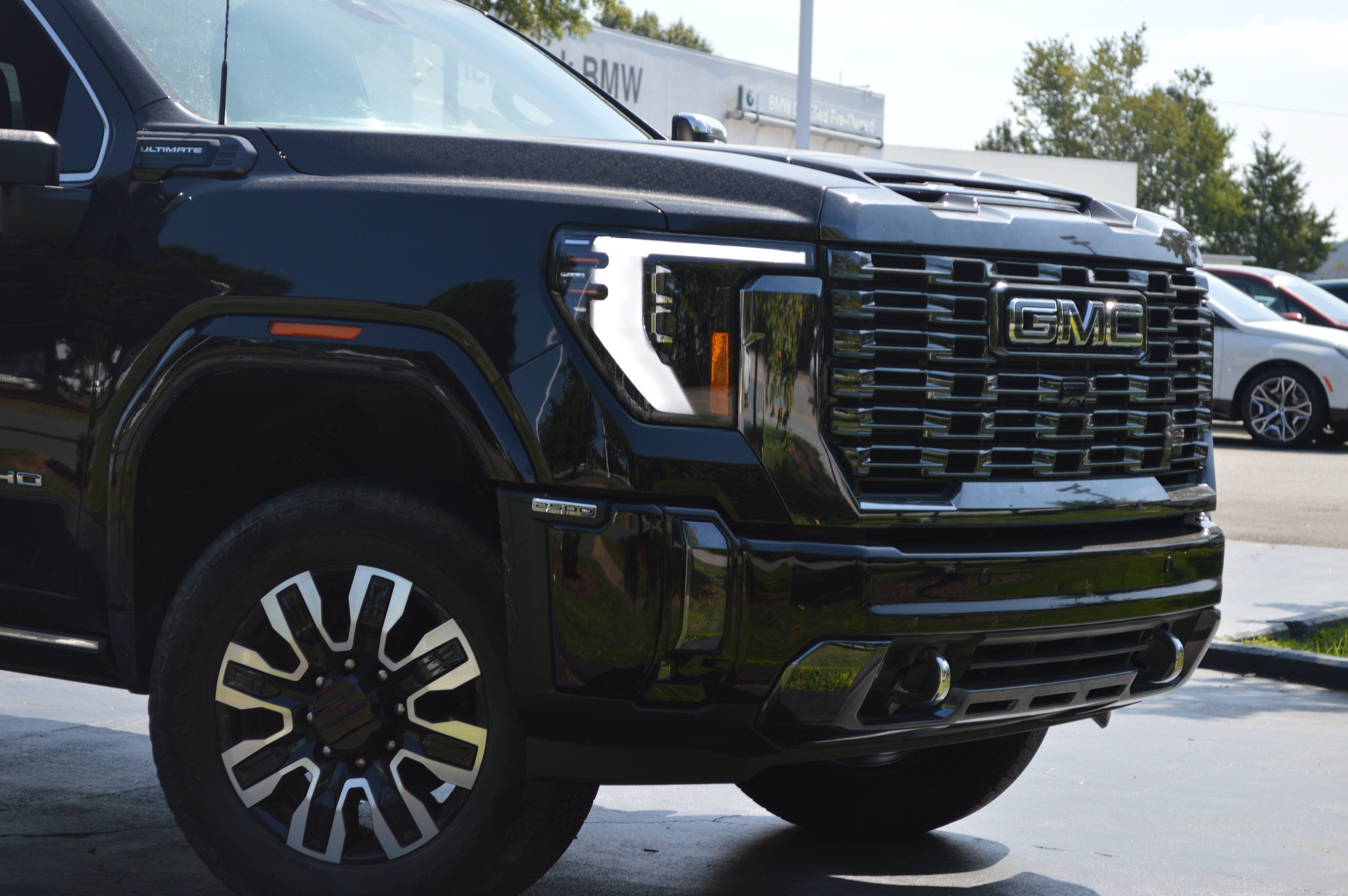 Used 2024 GMC Sierra 2500 Denali Ultimate AWD/4WD image 2