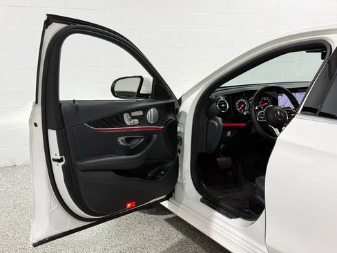 Used 2019 Mercedes-Benz E 300 4MATIC w/ Premium 1 Package image 10