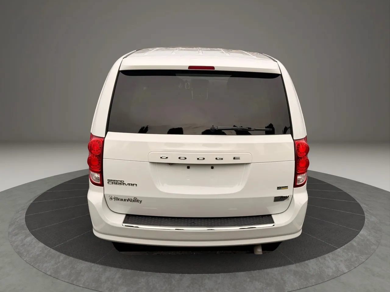 Used 2019 Dodge Grand Caravan SE FWD image 6