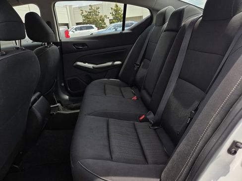 Used 2025 Nissan Altima 2.5 SV FWD image 14