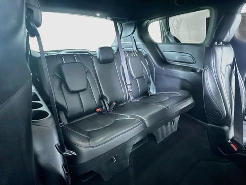 Used 2025 Chrysler Pacifica Select FWD image 14