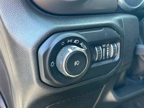 Used 2022 Jeep Wrangler Unlimited Sport AWD/4WD image 15