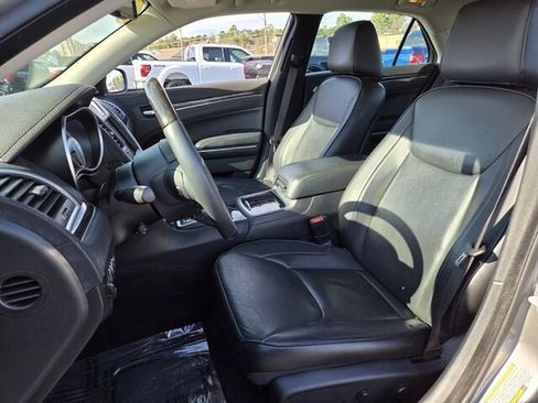 Used 2018 Chrysler 300 Limited w/ Safetytec Plus Group image 10