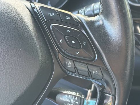 Used 2018 Toyota C-HR XLE FWD image 30