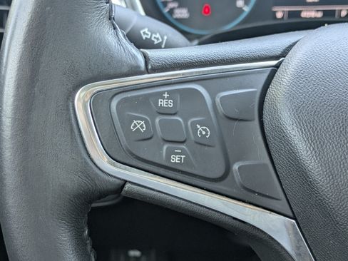 Used 2018 Chevrolet Equinox LT FWD image 22