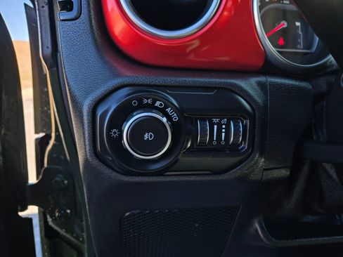 Used 2021 Jeep Wrangler Unlimited Rubicon image 13