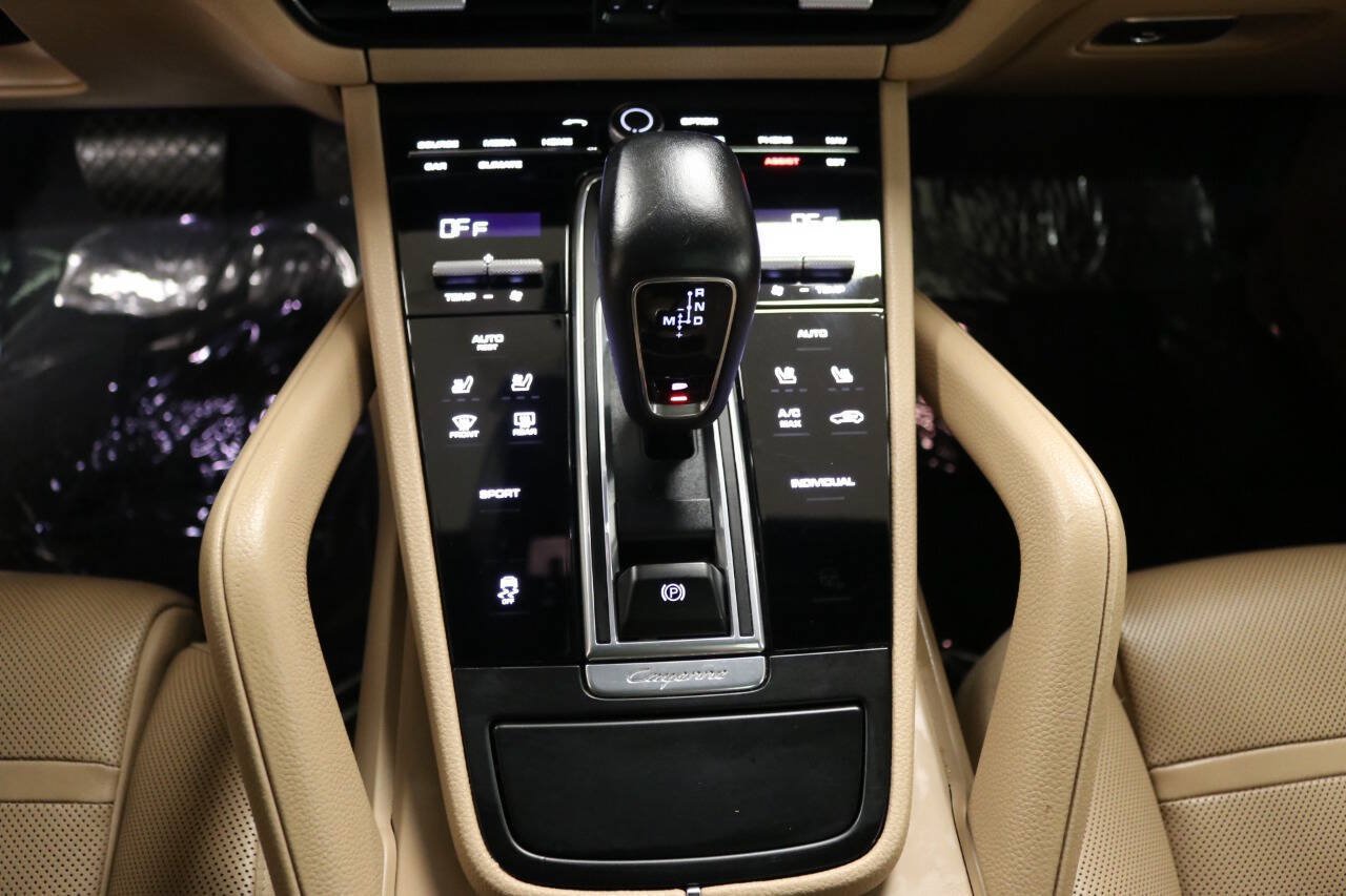 Used 2020 Porsche Cayenne Turbo AWD/4WD image 28
