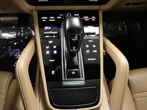 Used 2020 Porsche Cayenne Turbo AWD/4WD image 28