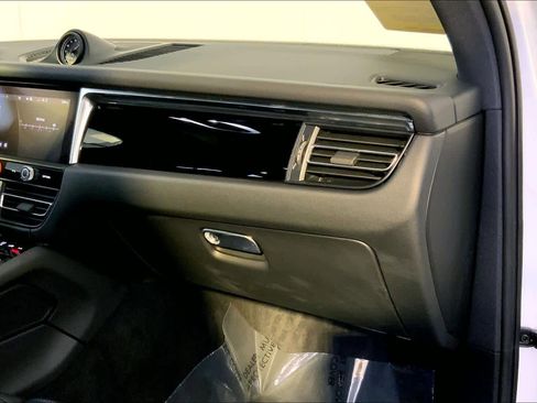 Used 2025 Porsche Macan image 22