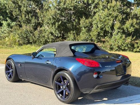 Used 2007 Pontiac Solstice Convertible w/ Premium Package image 3