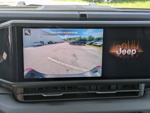 Used 2024 Jeep Gladiator Rubicon w/ Steel Bumper Group AWD/4WD image 29