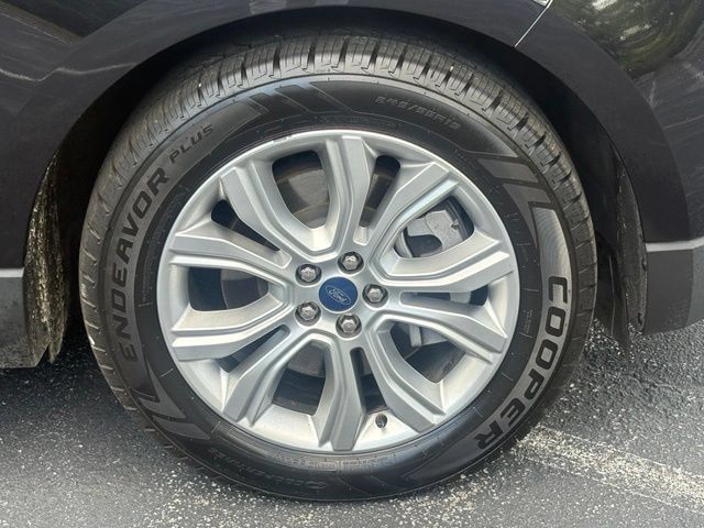 Used 2021 Ford Edge Titanium w/ Cargo Accessory Package FWD image 29
