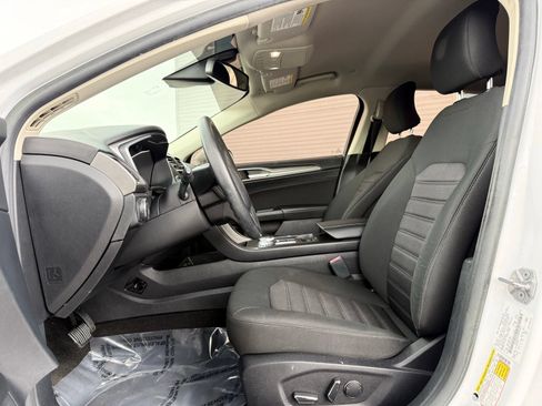 Used 2019 Ford Fusion SE FWD image 12