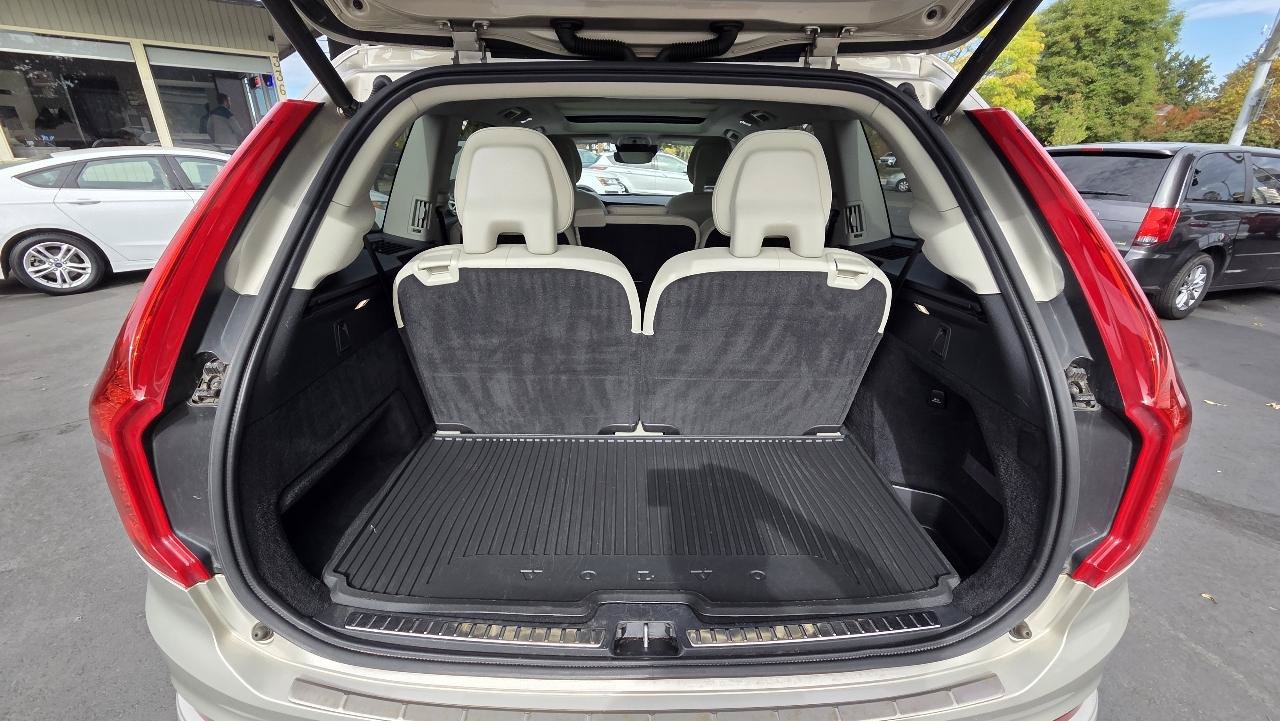 Used 2016 Volvo XC90 T6 Momentum w/ Momentum Plus Package AWD/4WD image 21