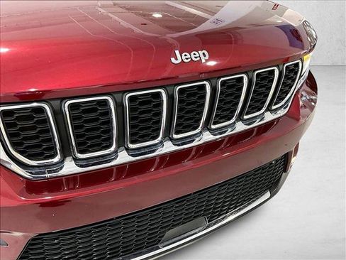 Used 2023 Jeep Grand Cherokee Laredo RWD image 30