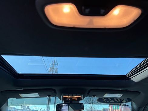 Used 2023 GMC Canyon Denali image 23