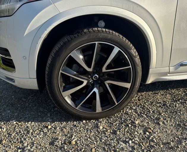 Used 2024 Volvo XC90 B6 Plus w/ Protection Package Premier AWD/4WD image 11