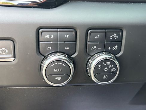 Used 2024 GMC Sierra 2500 Denali w/ Denali Reserve Package AWD/4WD image 13