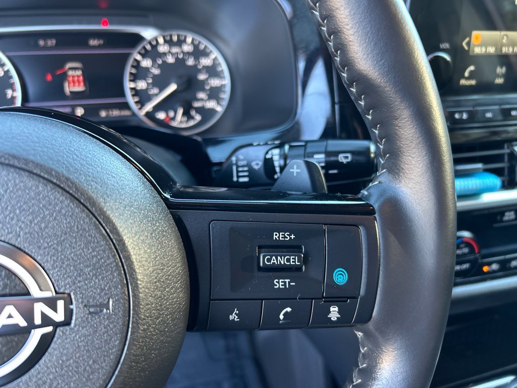 Used 2025 Nissan Pathfinder SL FWD image 18