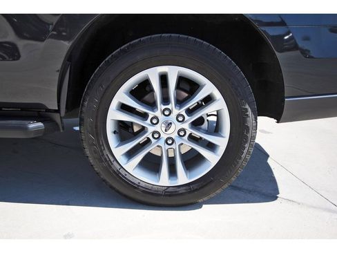 Certified 2024 Ford Expedition XLT image 30