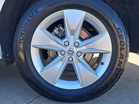 Used 2022 Volvo XC60 B5 Momentum image 9