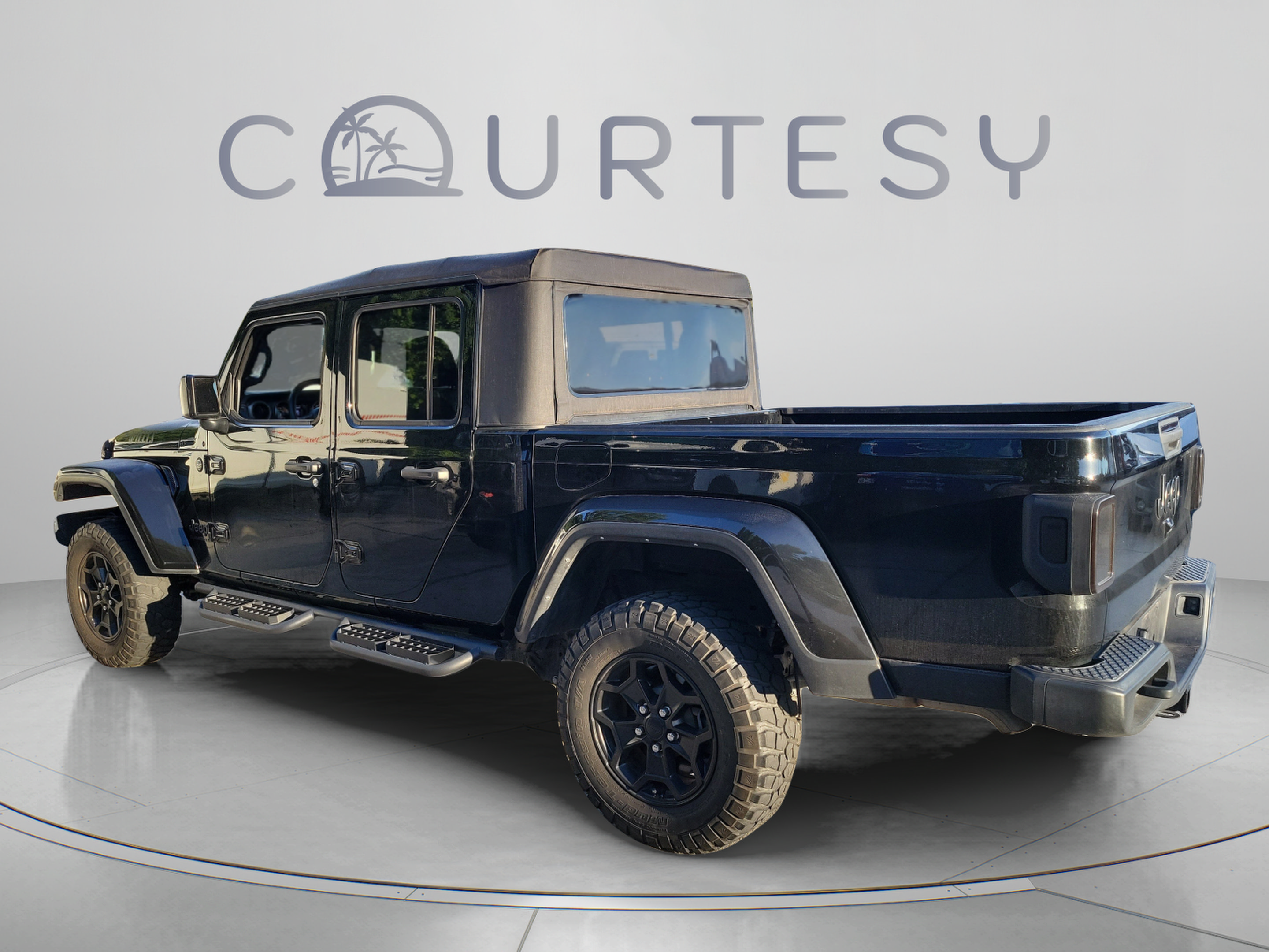 Certified 2023 Jeep Gladiator Sport AWD/4WD image 2