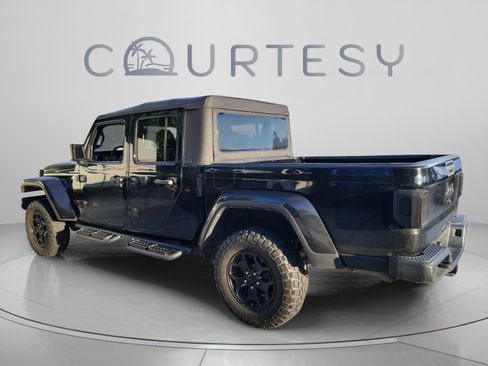 Used 2023 Jeep Gladiator Sport AWD/4WD image 2