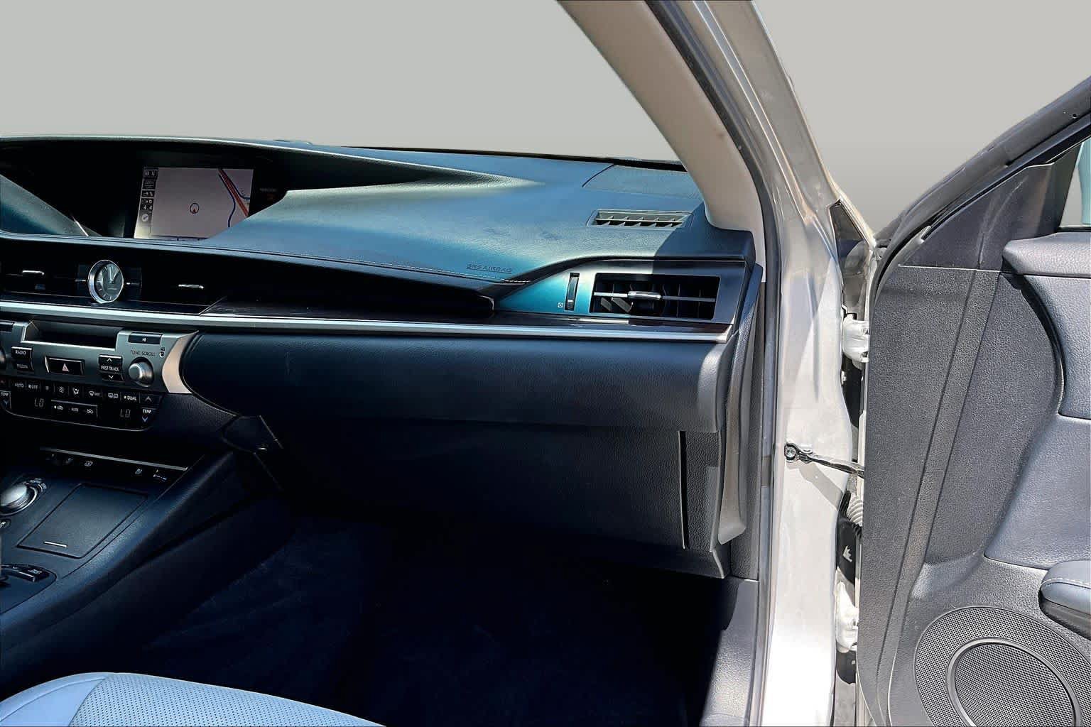 Used 2014 Lexus ES 350 w/ Luxury Package FWD image 19